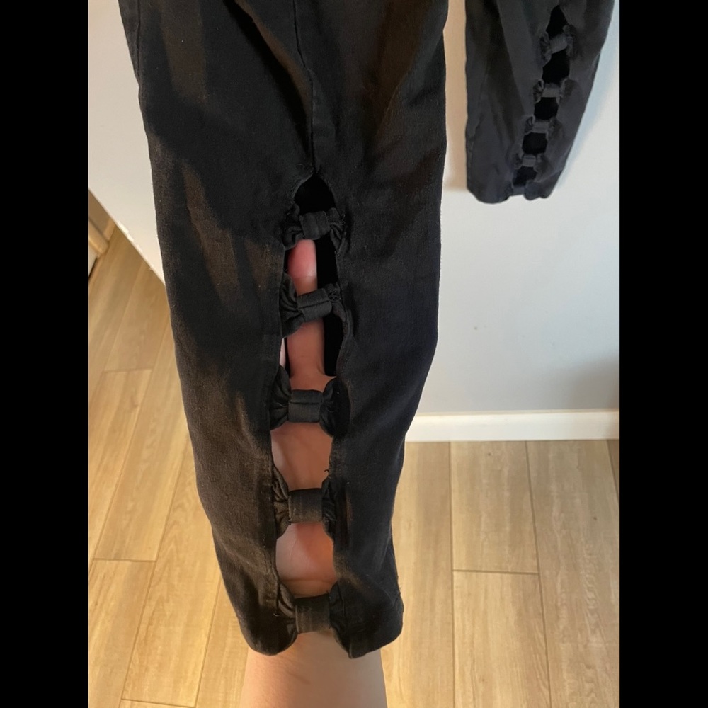 SOLD!!!-Black Capri Leggings with little bows on the back! Torrid, Size 2